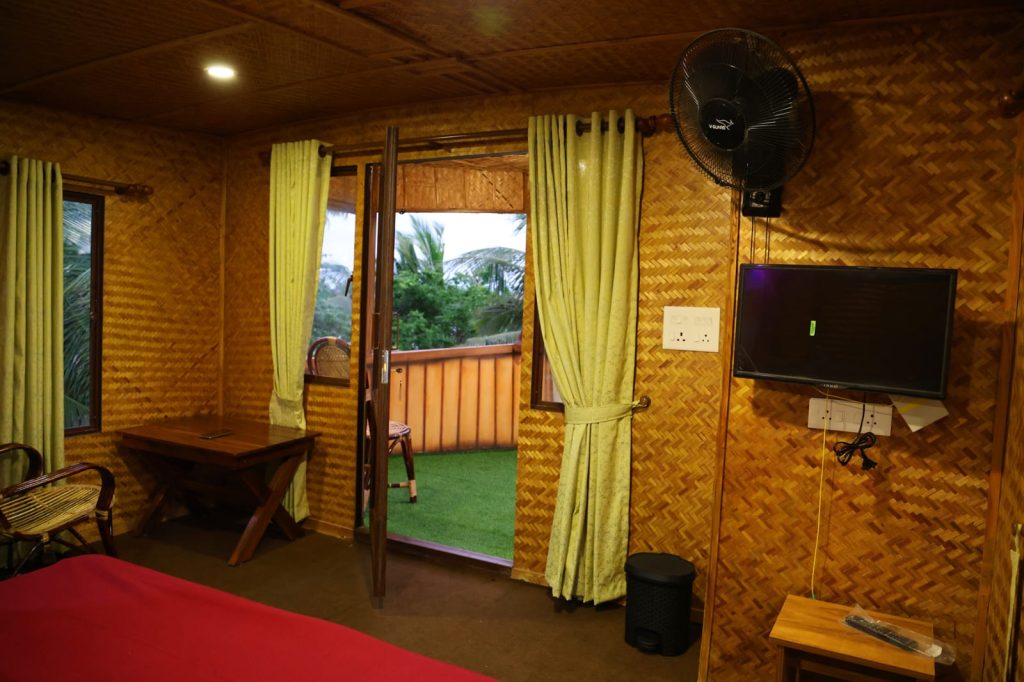 Riverine Hut – A charming eco-friendly hut nestled by the backwaters, providing a rustic yet comfortable stay close to nature at Riverine Homestay.